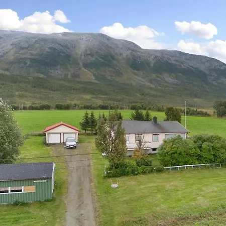 Holiday home Flott Enebolig Naer Naturen Lyngen