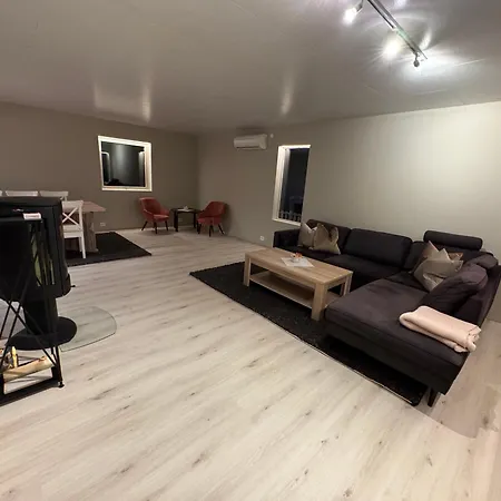 Flott Enebolig Naer Naturen Lyngen