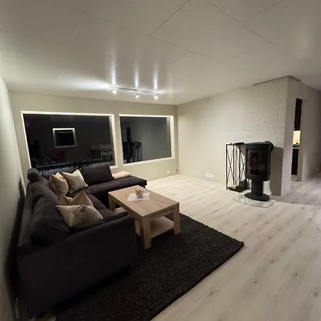 Flott Enebolig Naer Naturen Σπίτι διακοπών Lyngen