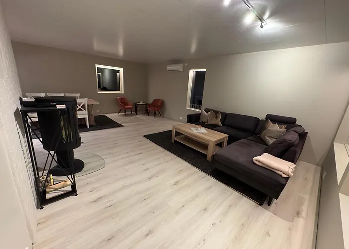 Flott Enebolig Naer Naturen Lyngen