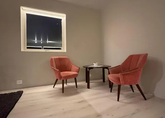 Σπίτι διακοπών Flott Enebolig Naer Naturen